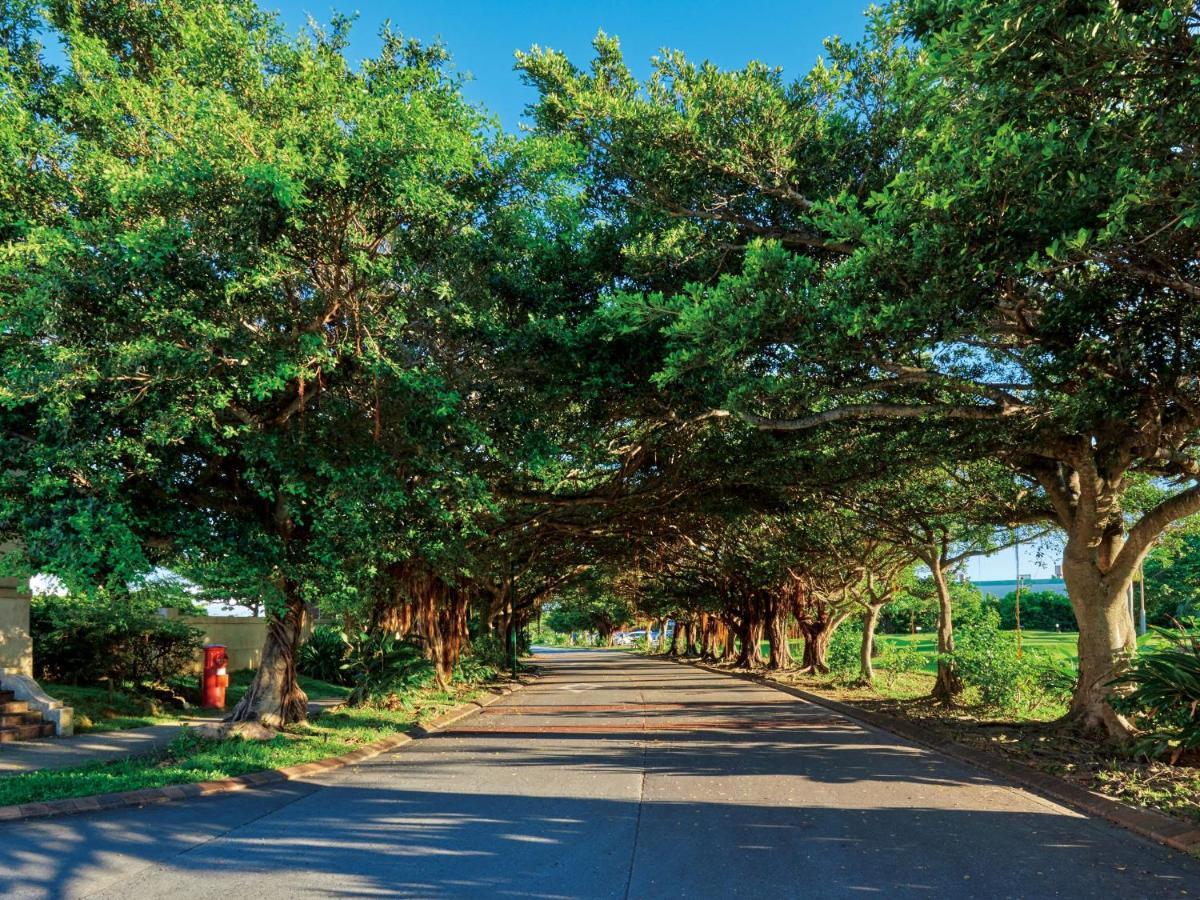 Hotel Nikko Alivila Yomitan Exterior photo The Avenue of the Oaks