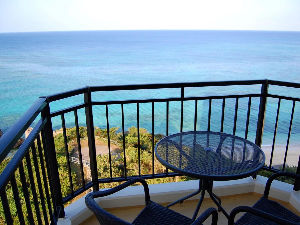 Hotel Nikko Alivila Yomitan Exterior photo A balcony with a view of the sea